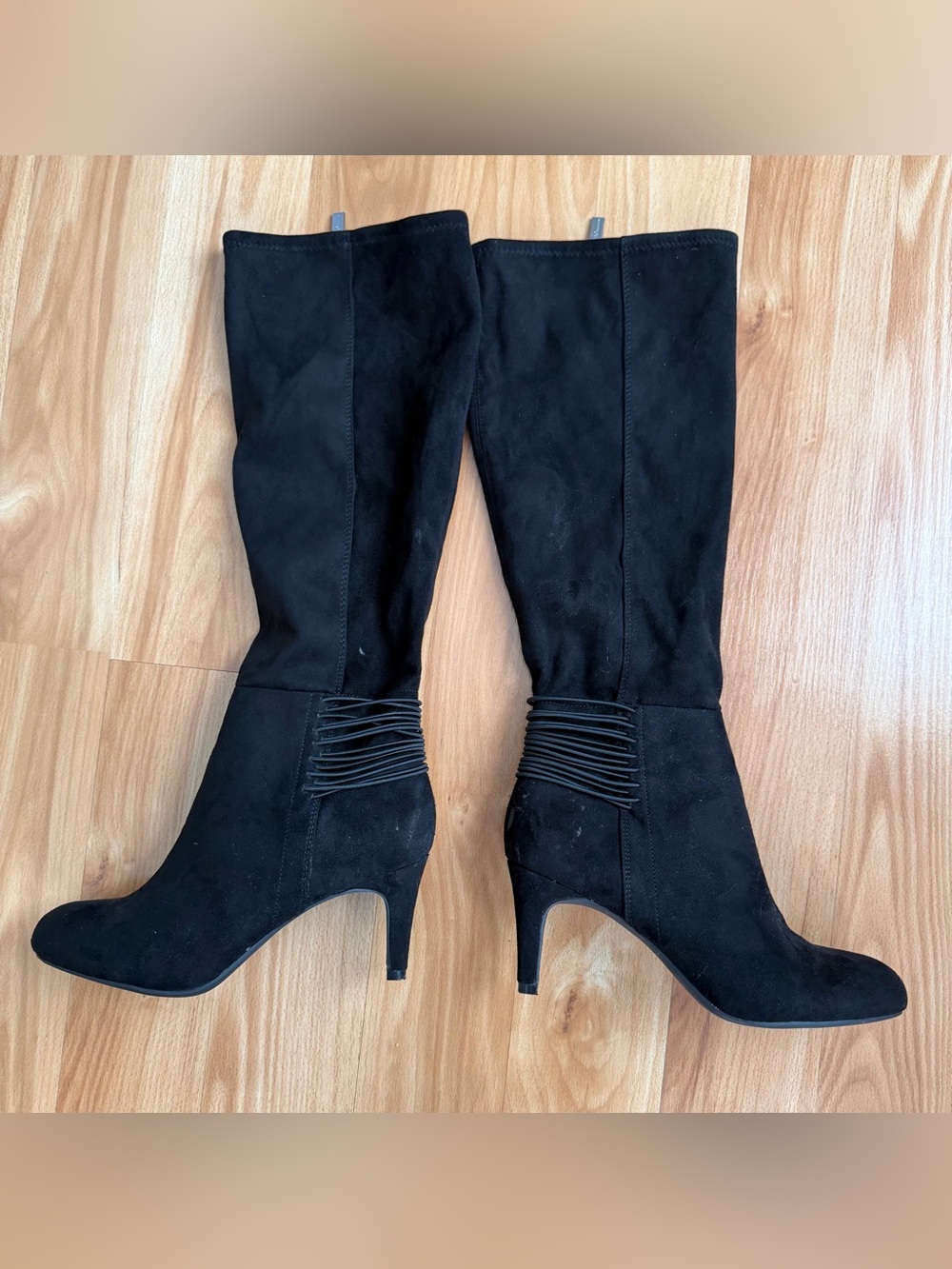 BCBGeneration Black Knee-High Heeled Boots with Ruched Detail